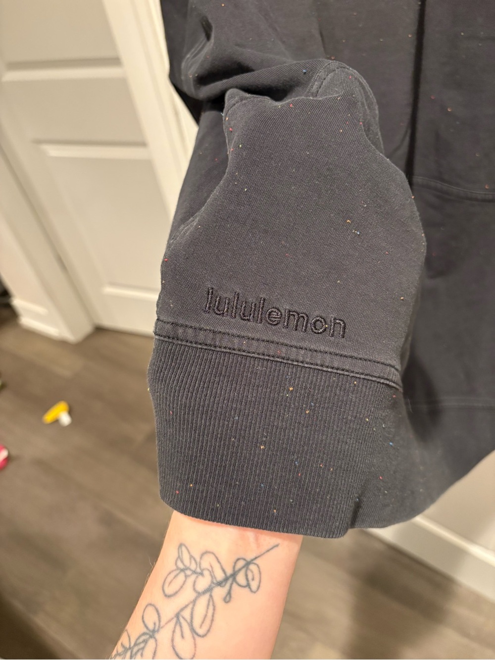 Lululemon LA Back in Action Hoodie in Black Confetti - Picture 3 of 9